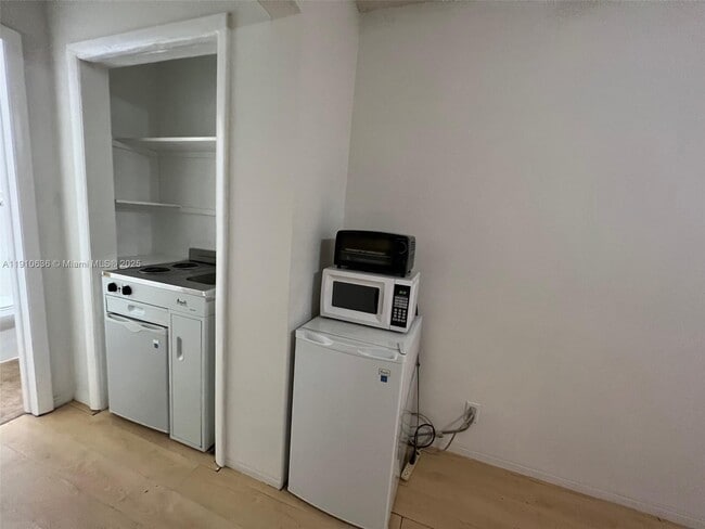 Photo - 4841 SW 45th Ave Unidad 3