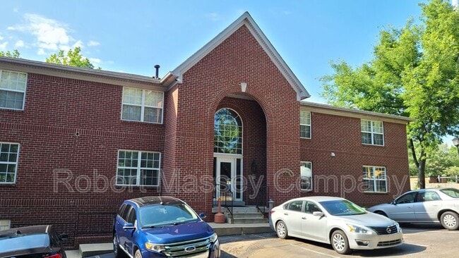 Building Photo - 1038 Brent St Unit #100