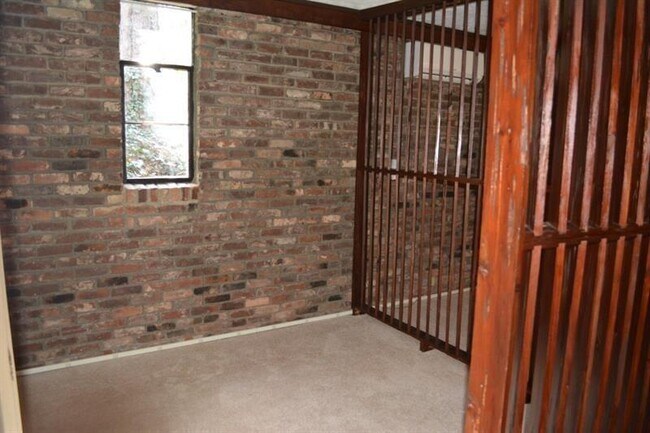 Photo - 1491 Emory Rd NE