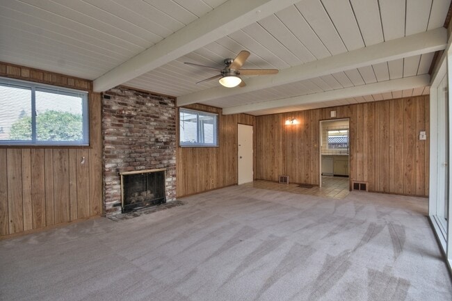 Photo - 127 Dalma Dr