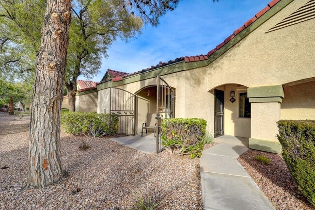 Photo - Well-maintained single-story condo