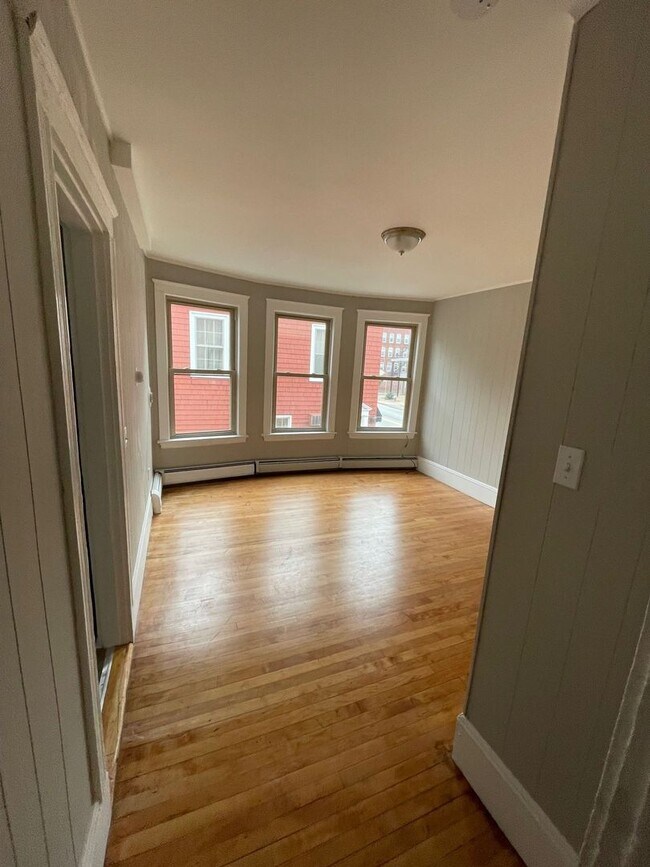 Building Photo - 135 Lafayette Square Unit 3R Rental