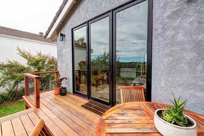 2820 Panorama Dr