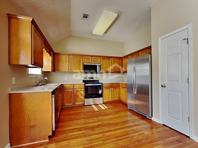 Photo - 64 Lancaster Way