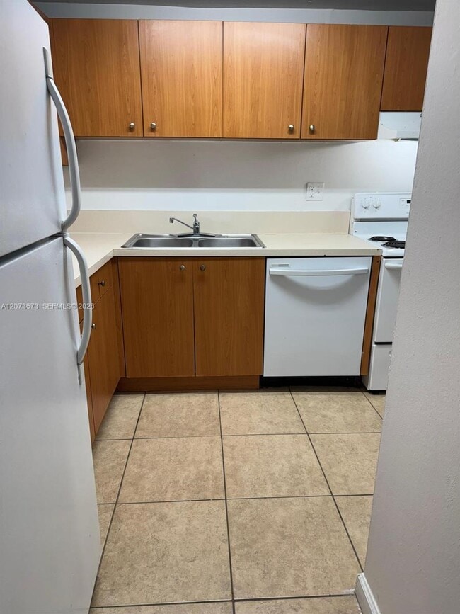 Photo - 411 Executive Center Dr Unidad 203