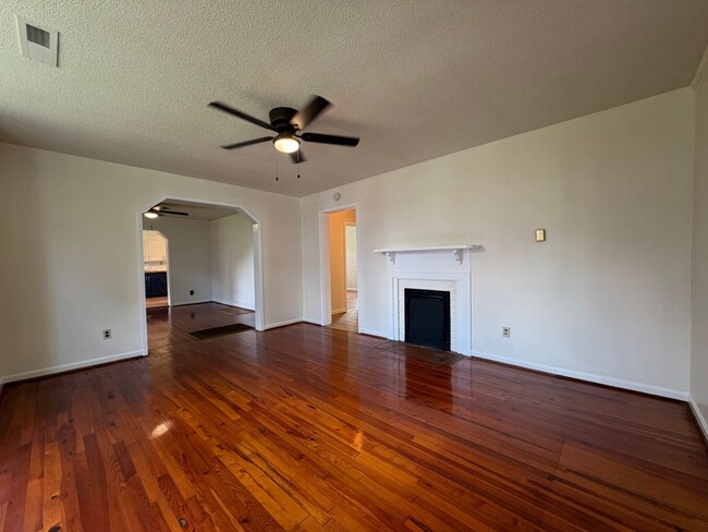 Photo - 19 Oak St NE