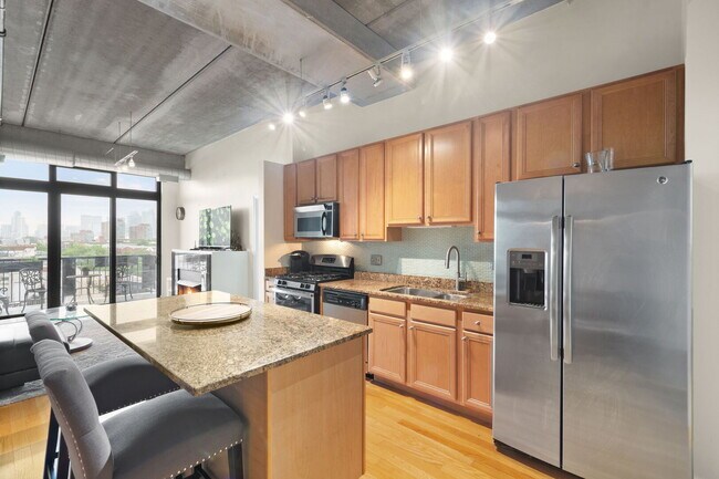 811 W 15th Pl Unit 502