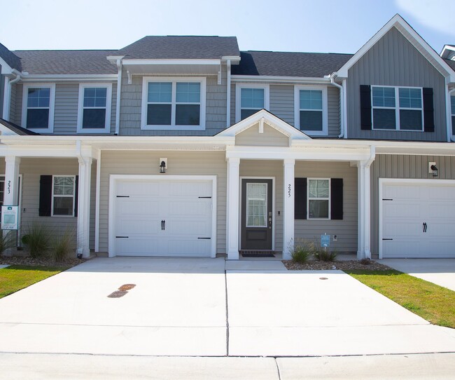 Building Photo - 225 Cline Wy