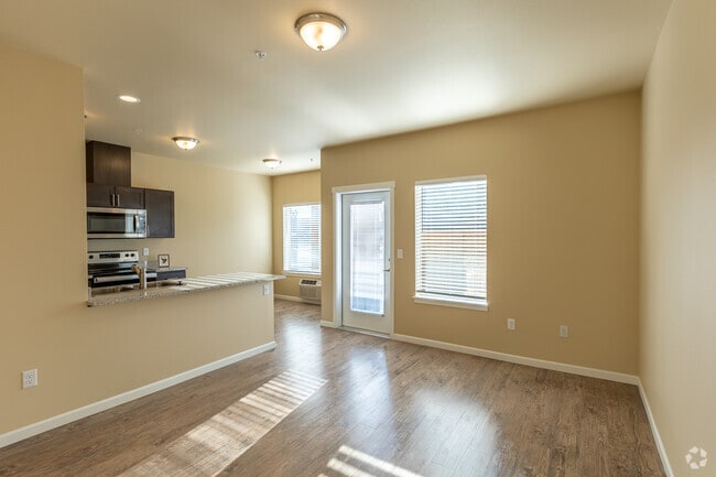2BR, 2BA 850SF