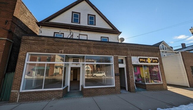 Photo - 27 W Somerset St