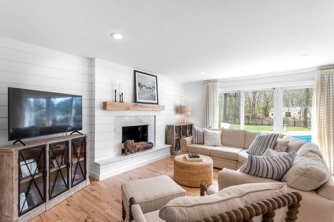15 Birchwood Ln