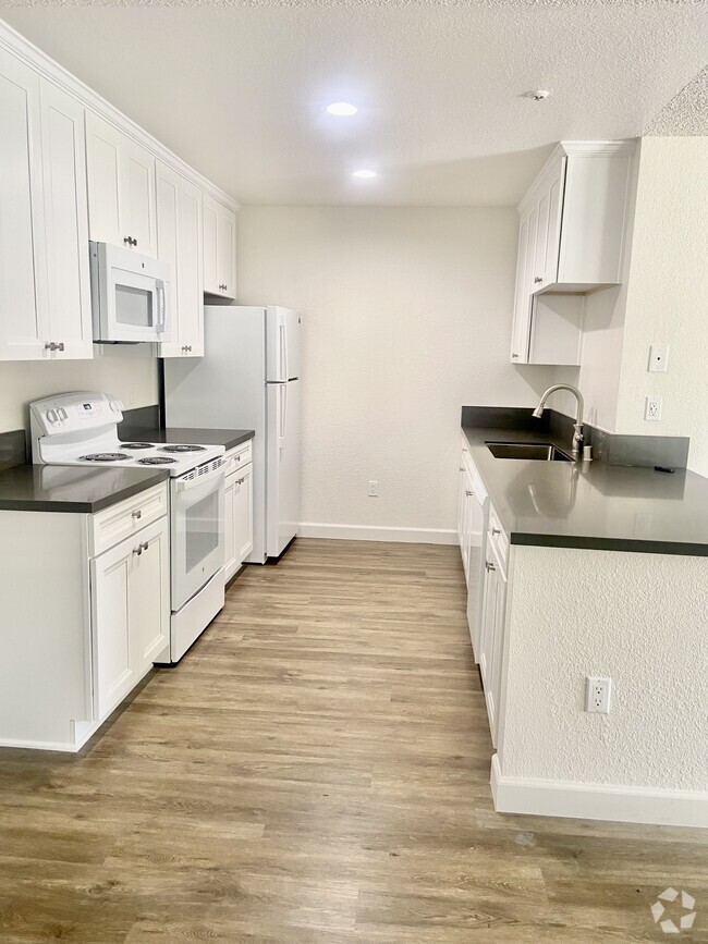 Kitchen - Sycamore Hills Village Rental