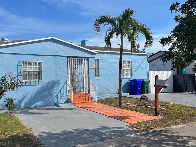 Building Photo - 2645 SW 33rd Ave