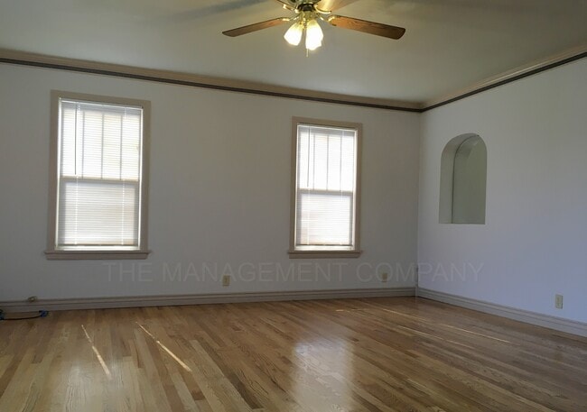 Photo - 576 Addison Ave W