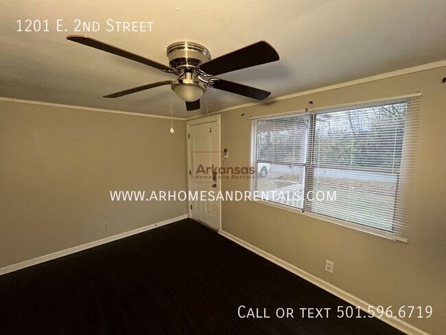 Photo - 1201 E 2nd St