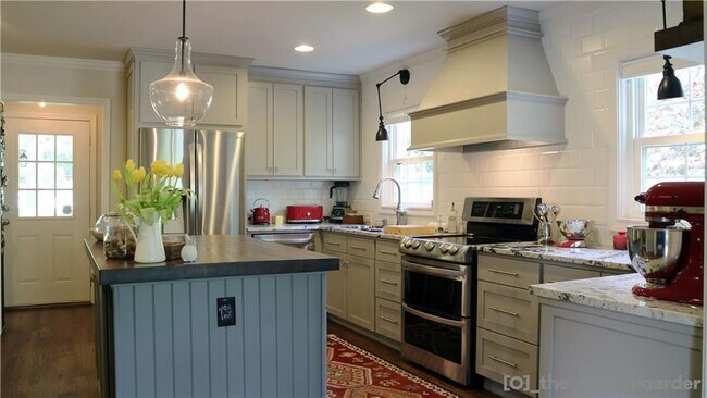 Photo - 4840 Kendall Ct NE