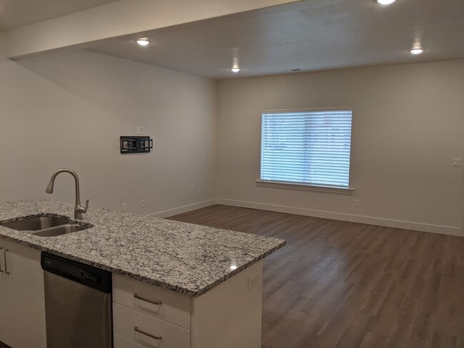 Photo - 448 S 1580 E