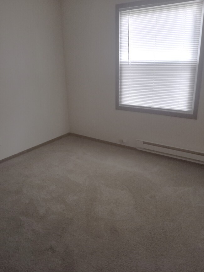 Photo - Colchester Apartments