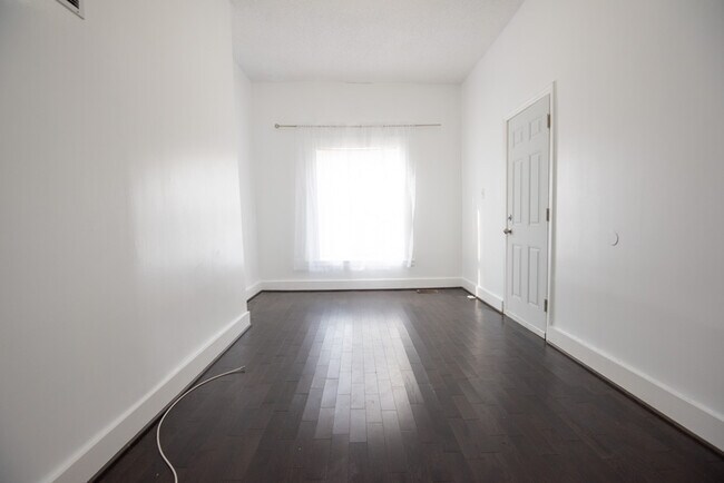 Photo - 2417 Barclay St Unit 2417 Barclay St  1