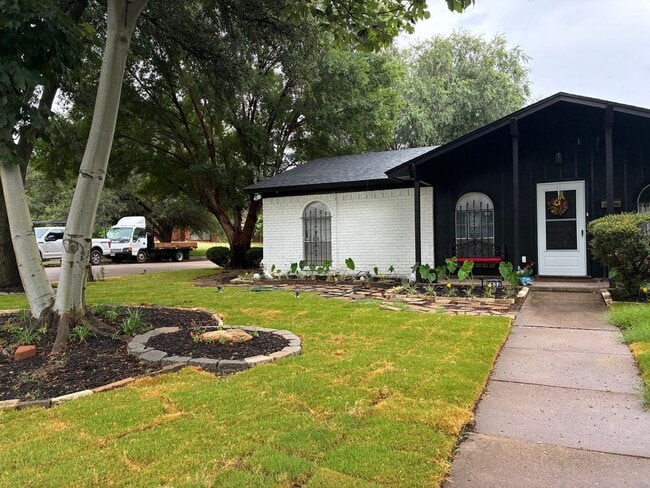5632 Victoria Pl