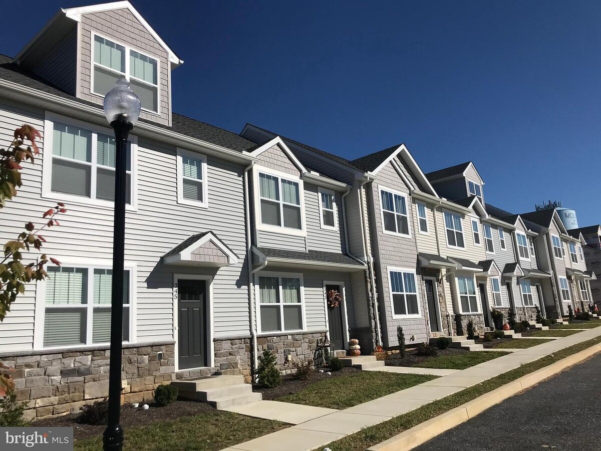 Photo - 323 Martin Ave Townhome