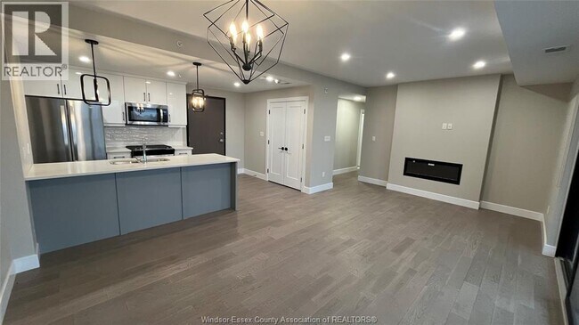 Photo - 140 Main St E Unit 305