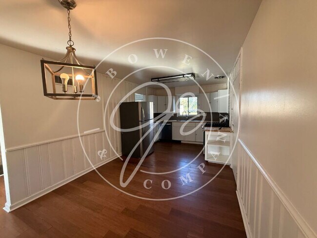 Photo - Beautiful 3 bedrooom Washington Local home...