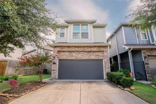 Building Photo - 214 Club Crest Ln