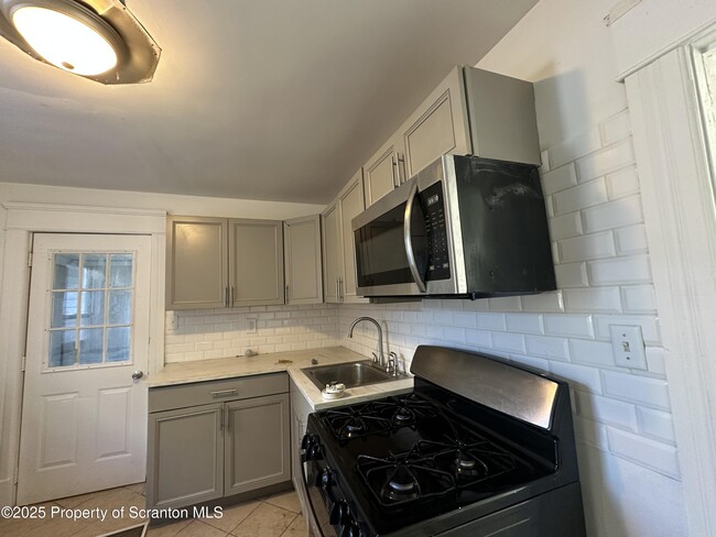 Building Photo - 16 Sterling Ave