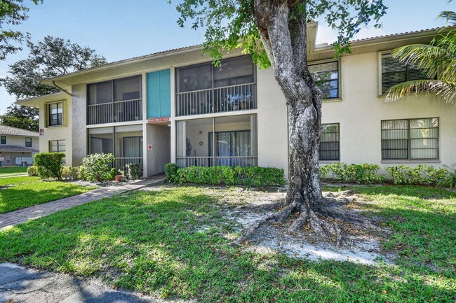 Building Photo - 9810 Pineapple Tree Dr Unit 103
