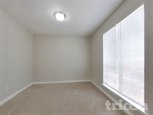 Photo - 510 Surveyor Walk