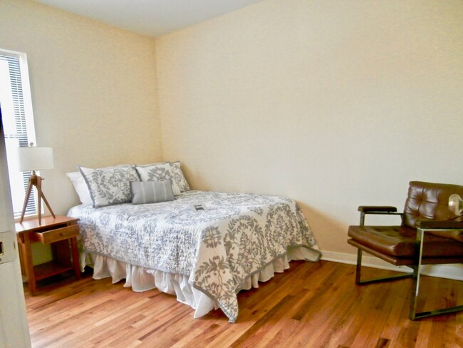 Bedroom (unfurnished) - 6603 N Campbell Ave Unit 1