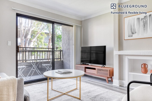 Photo - 6333 Canoga Ave Unidad FL2-ID694