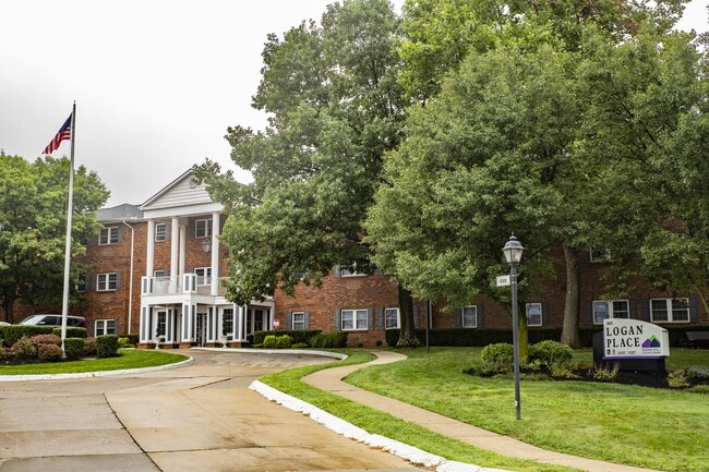 Building Photo - 800 Logan Rd Unit #800