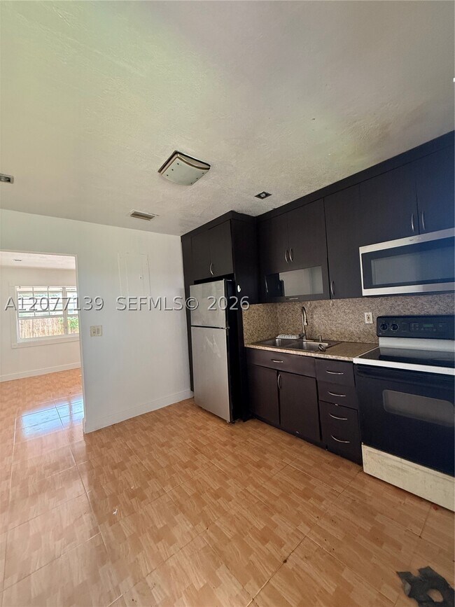 401 SW 4th St Unit 403