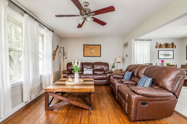 204 Edgewater Dr