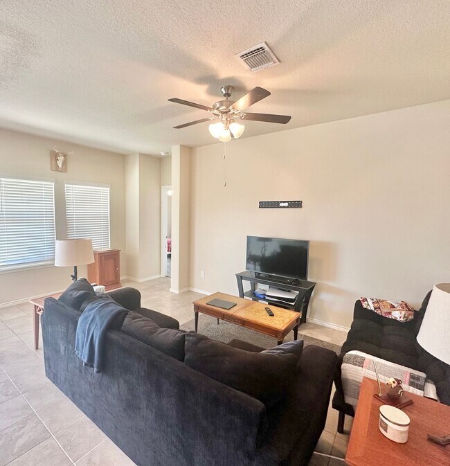 Photo - Beautiful 4 Bed Home in Copperas Cove! AVAILABLE SOON !