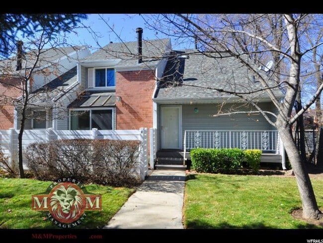 Building Photo - 4 Bd 2 Bath Townhome Over 2100 sq ft
