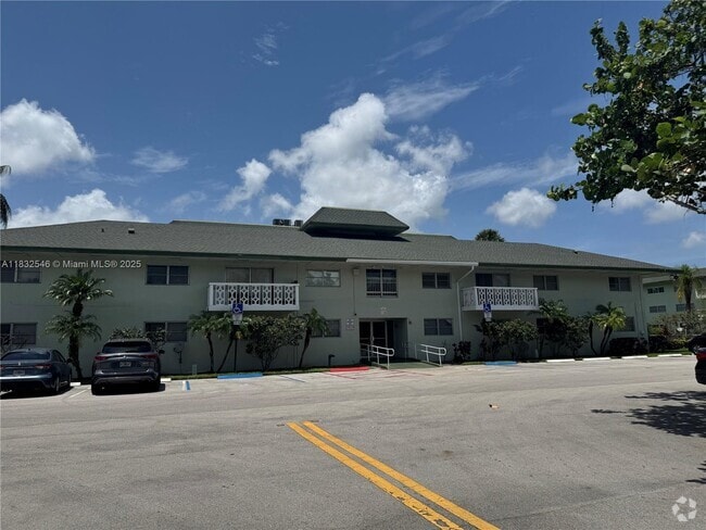 Building Photo - 4200 NW 3rd Ct Unit 325 Rental
