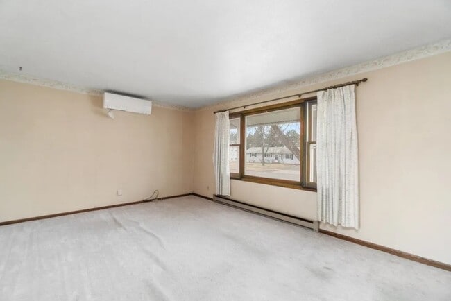 Photo - 3419 Gerrard Ave