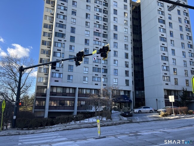 Building Photo - 60 Strawberry Hill Ave Unit 1218