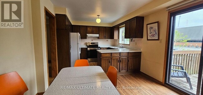 Photo - 1282 Dexter Crescent