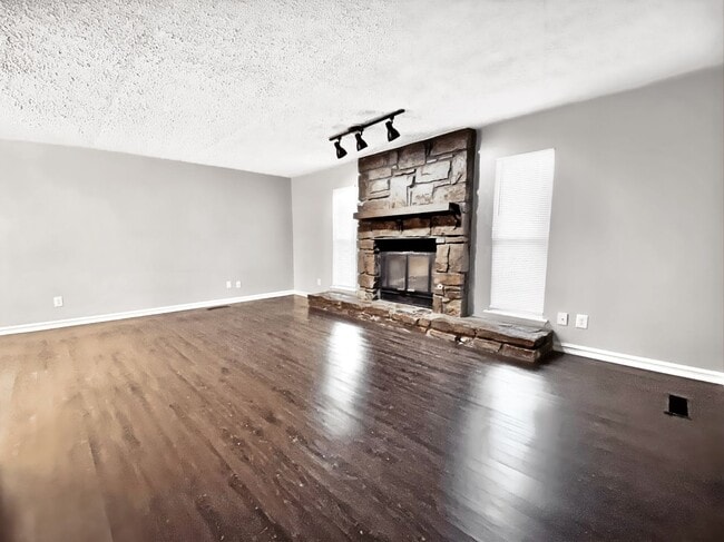 Photo - Stylish & Convenient 3/2/2 Home in Jenks