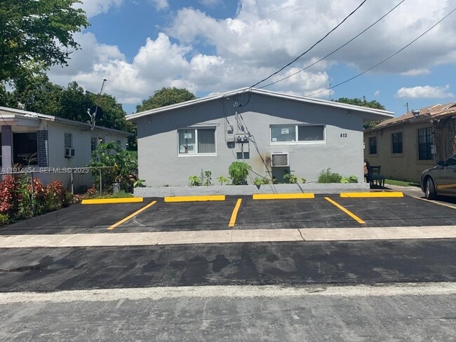 Building Photo - 413 NW 4th Ave Unit 1