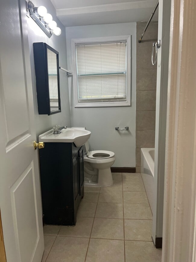 Photo - 305 W Oak St Unit D