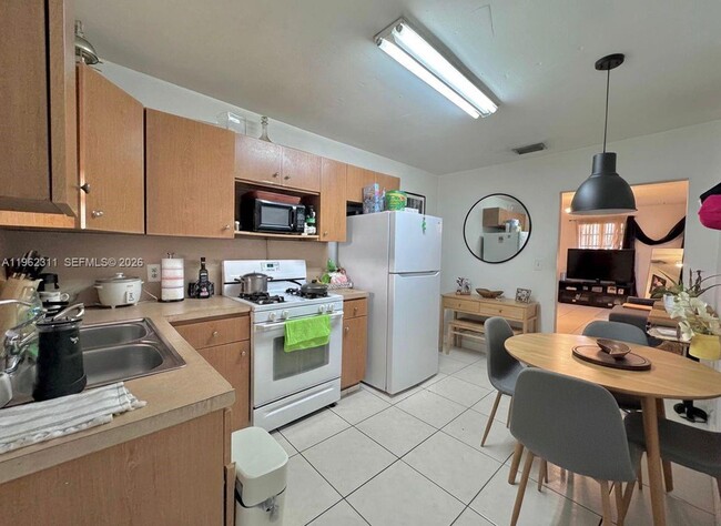 Photo - 367 E 20th St Unidad 369