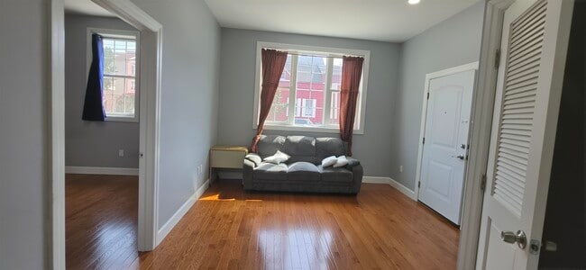 Building Photo - 100 Griffith St Unit 1R