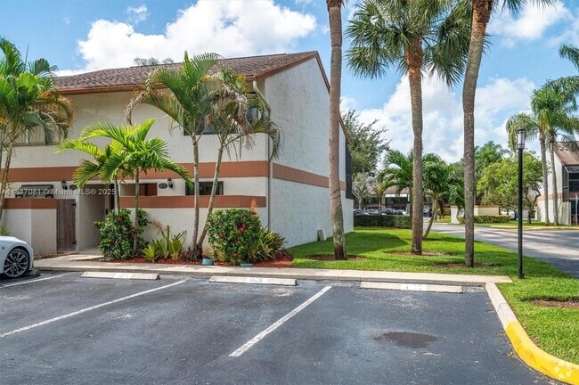 Building Photo - 4270 SW 70th Terrace Rental
