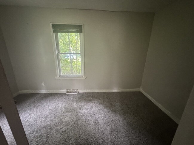 Photo - Spacious 4-Bedroom Home Inkster – Ready fo...