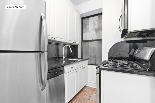 Photo - 63 W 107th St